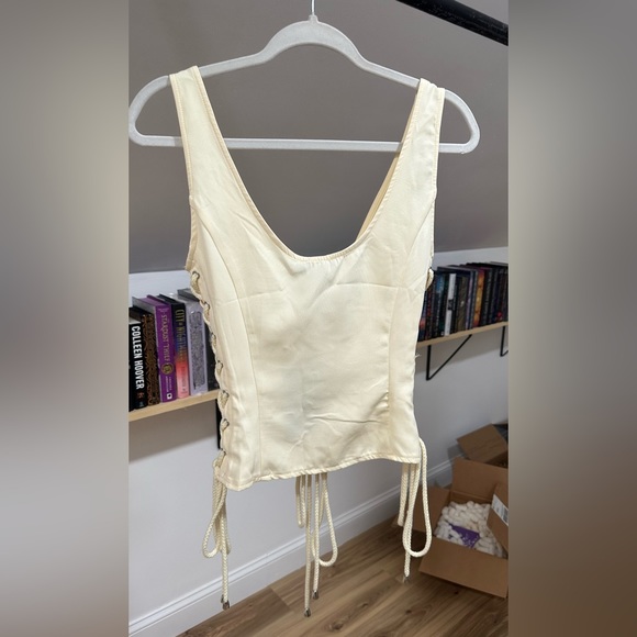 Pretty little thing off white lace corset bustier - Picture 4 of 5